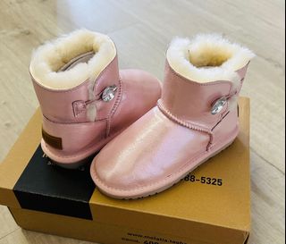 Girl uggs on discount sale