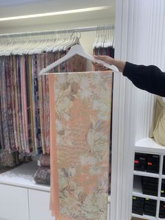 BS THE GARDENIA SERIES SATIN SHAWL IN CARNATION