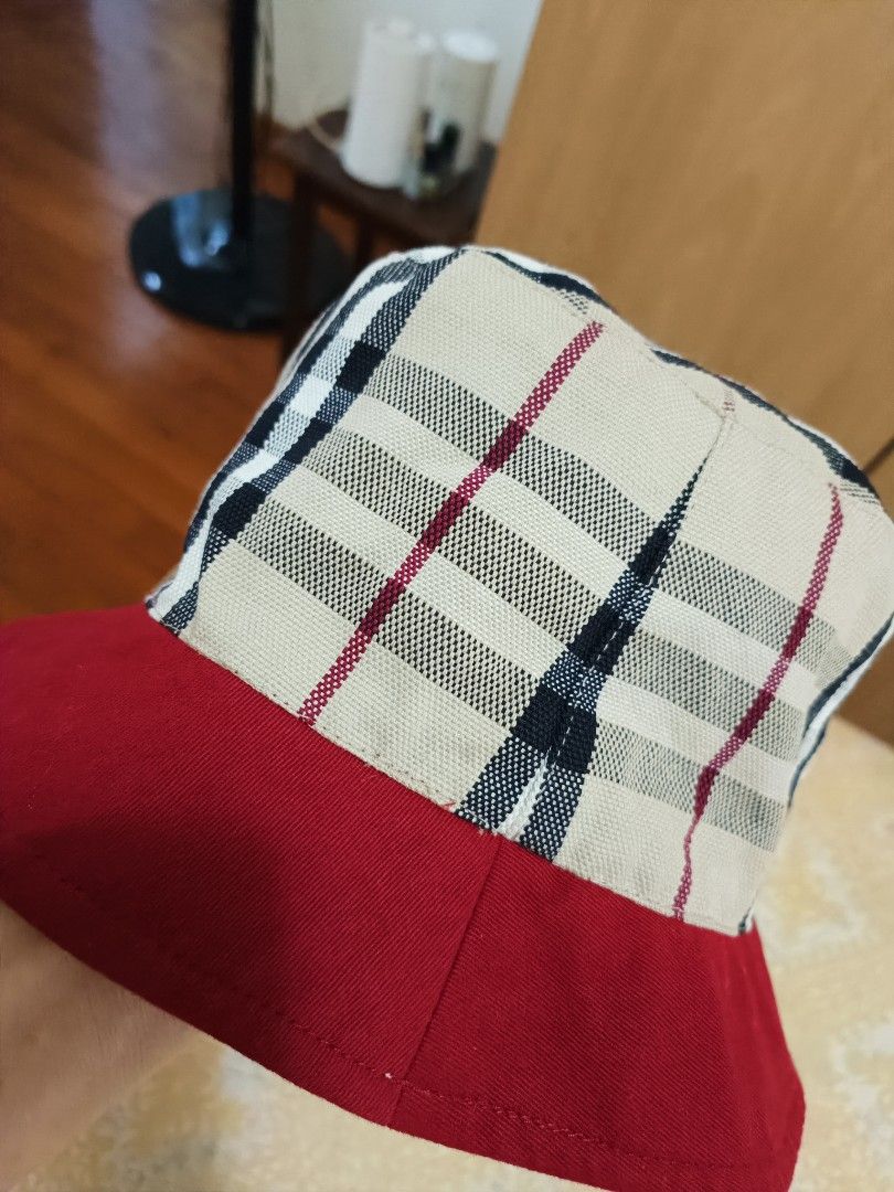 Burberry bucket hat