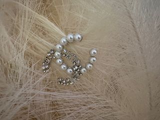CHANEL BROOCH PEARL, Women's Fashion, Jewelry & Organisers, Brooches on  Carousell
