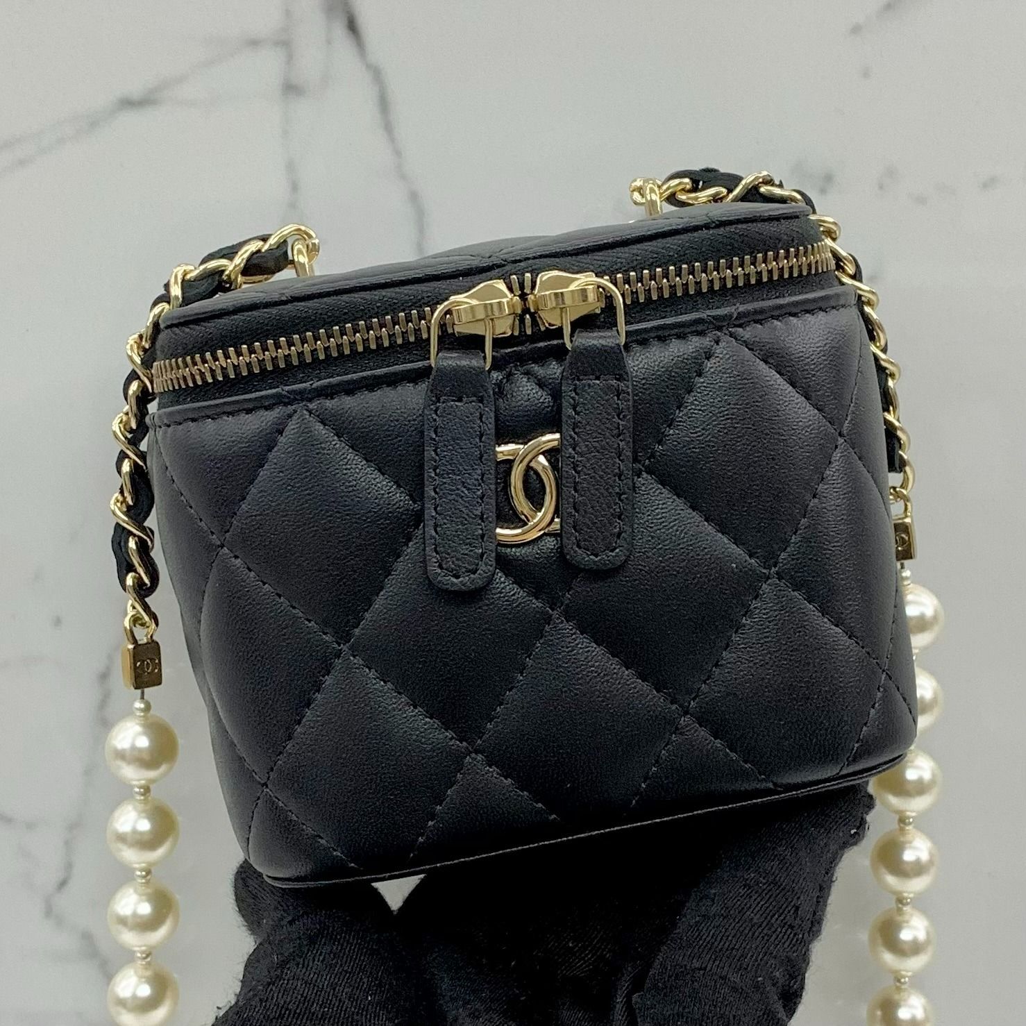 Chanel CC tote In black smooth calf, Luxury, Bags & Wallets on Carousell