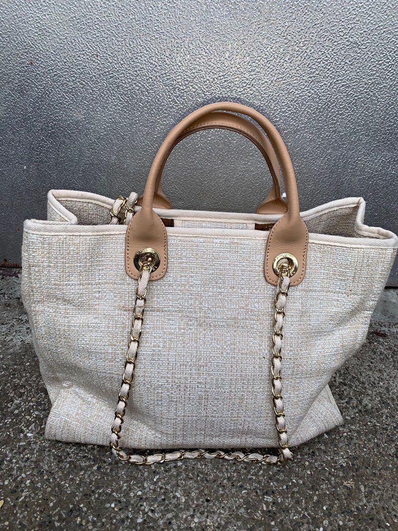 Chanel canvas Large Deauville tote light Beige