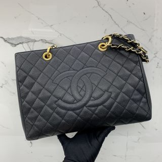 Chanel Women Flap Bag Lambskin Gold-Tone Metal Black - LULUX