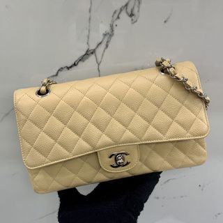 Comparison of Chanel Matelasse Sizes – Price List and Types of Materials