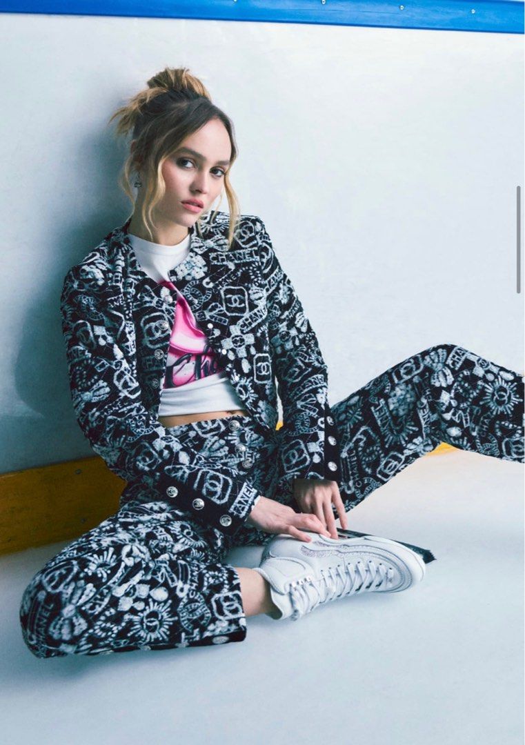 Chanel logo online pajamas