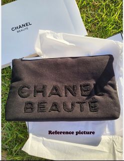 CHANEL MAKE UP POUCH (BN)