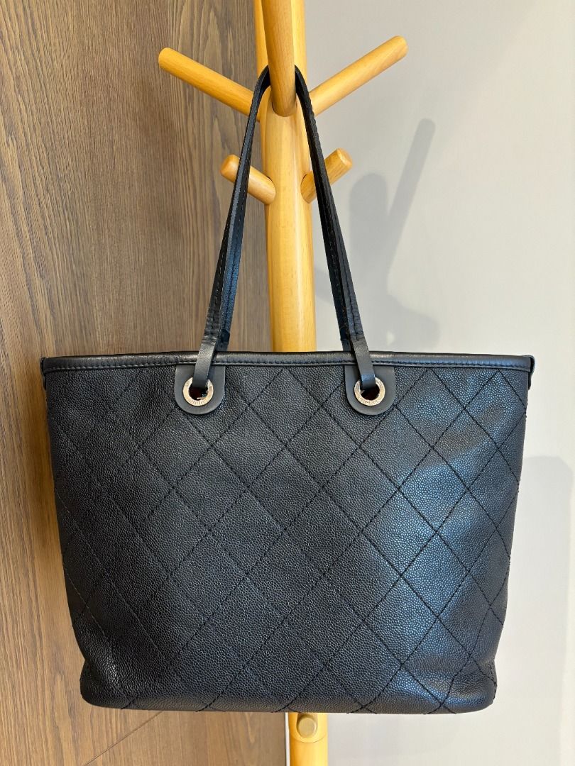 Chanel Neverfull toto bag