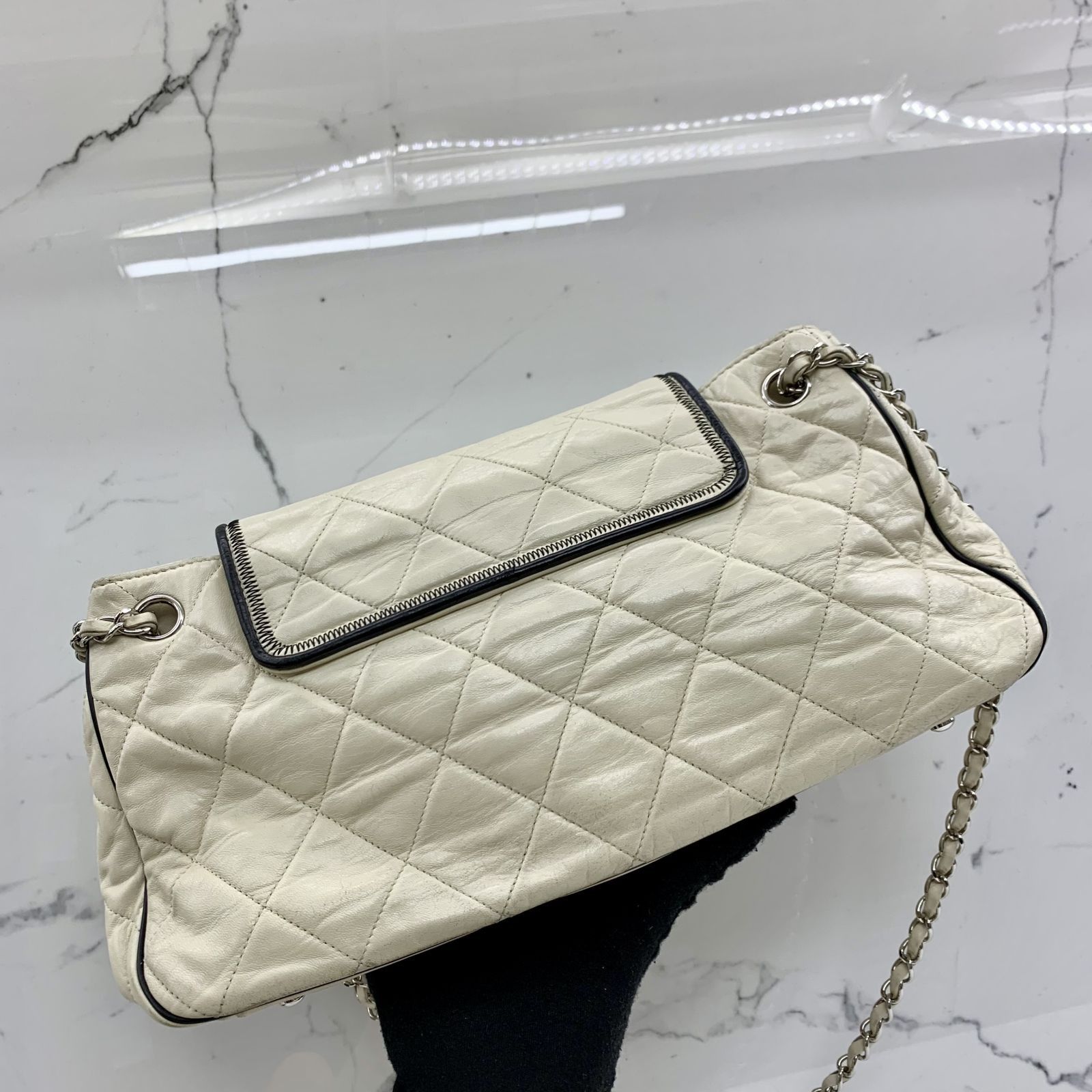 White chanel hotsell shoulder bag