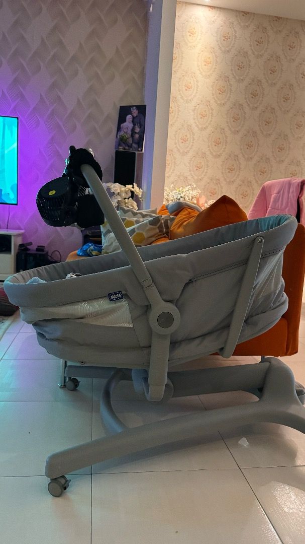 Chicco Baby Hug 4 in 1 (Air Version with FREE Mattress), Babies & Kids