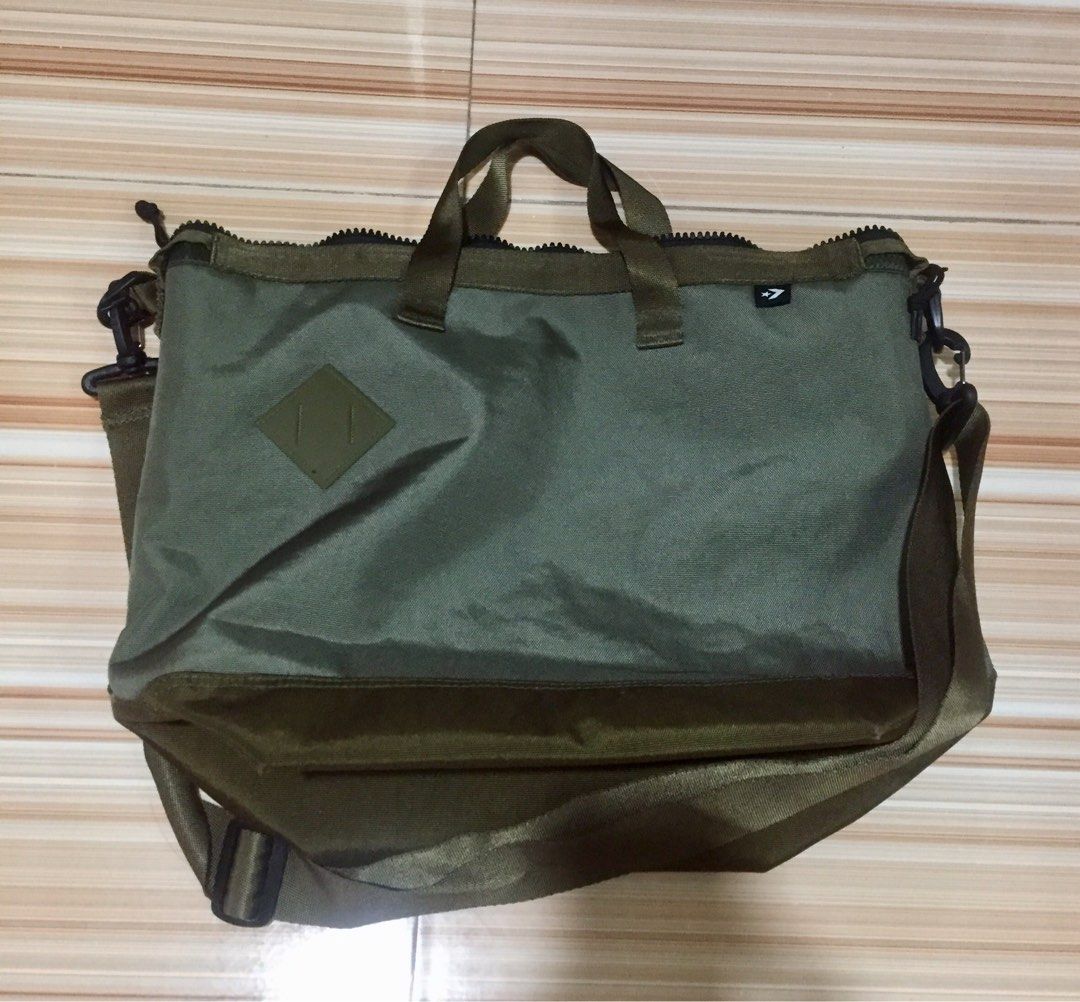 Converse sling bag/cross body bag (Category: Sling Bags) located in Cavite. Submitted by medjjjjjjj_01 (Listing ID 1267670930, Image 1). Description: Super nice colorway Bought this for 1,200 but the paint of the zippers were peel off thus selling low Pm for more info .