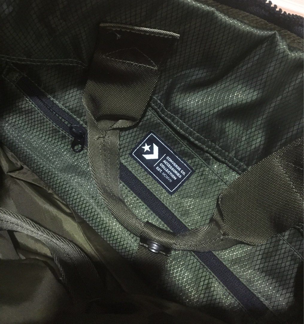 Converse sling bag/cross body bag (Category: Sling Bags) located in Cavite. Submitted by medjjjjjjj_01 (Listing ID 1267670930, Image 3). Description: Super nice colorway Bought this for 1,200 but the paint of the zippers were peel off thus selling low Pm for more info .