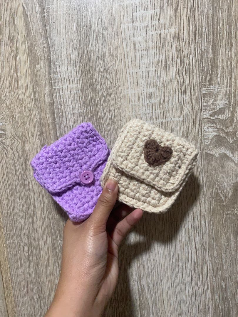 Crochet mini coin purse | Crochet mini coin purse #diy #crochet  #crochetzipbag #crochetgift #craft #handmade #crochetstepbystep | By Crochet  & Crafts TherapyFacebook