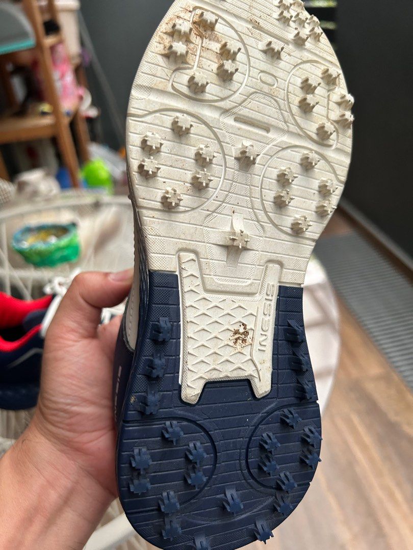 Golf shoes hotsell decathlon