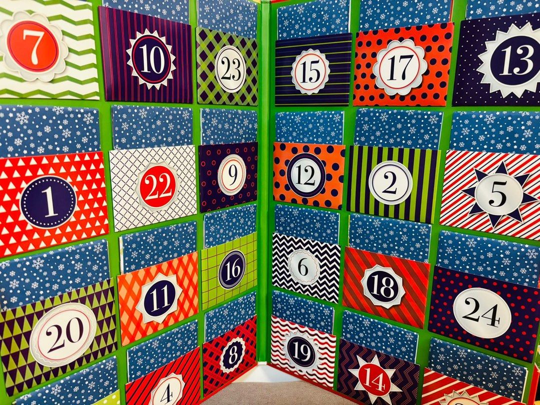 Disney Advent Calendar book, 興趣及遊戲, 書本 & 文具, 小說 & 故事書 Carousell