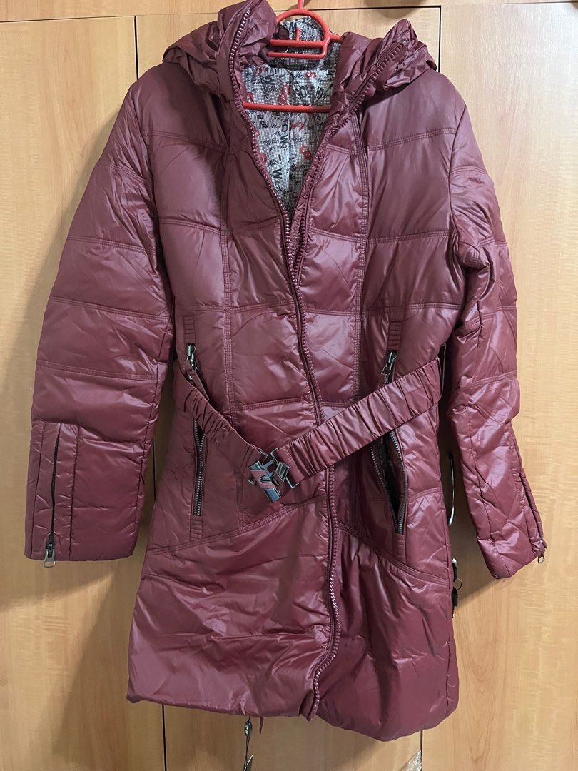 Down Jacket (Category: Coats, Jackets and Outerwear) located in Singapore. Submitted by xinxie9 (Listing ID 1267560888, Image 1). Description: New down jacket for sale. .