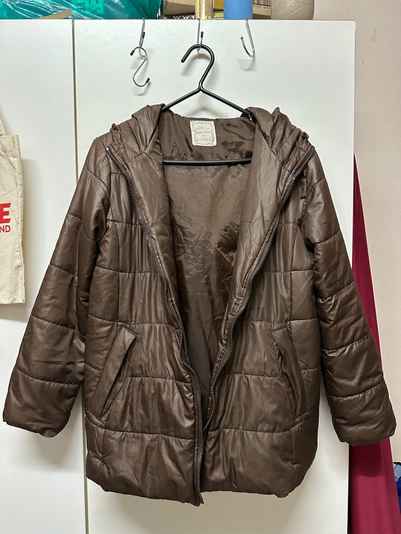 Down jacket (Category: Coats, Jackets and Outerwear) located in Klang. Submitted by zafirajunk (Listing ID 1267704490, Image 1). Description: I am currently 63kg, 150 cm. Can fit in. No fur attached, i cabut dah. Ada koyak sikit dalam, as per photo attached..