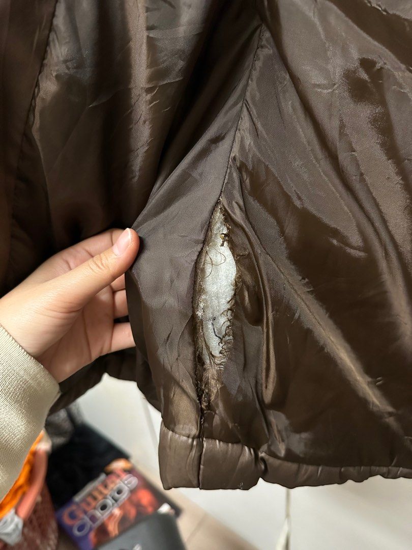 Down jacket (Category: Coats, Jackets and Outerwear) located in Klang. Submitted by zafirajunk (Listing ID 1267704490, Image 3). Description: I am currently 63kg, 150 cm. Can fit in. No fur attached, i cabut dah. Ada koyak sikit dalam, as per photo attached..