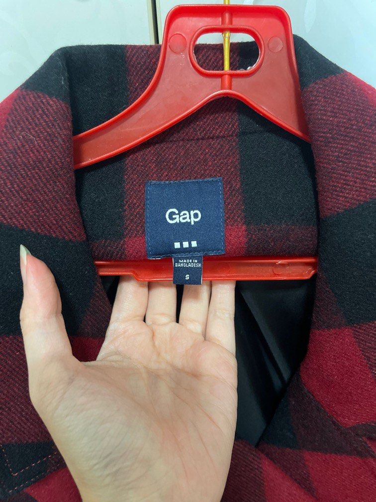 Gap red clearance coat