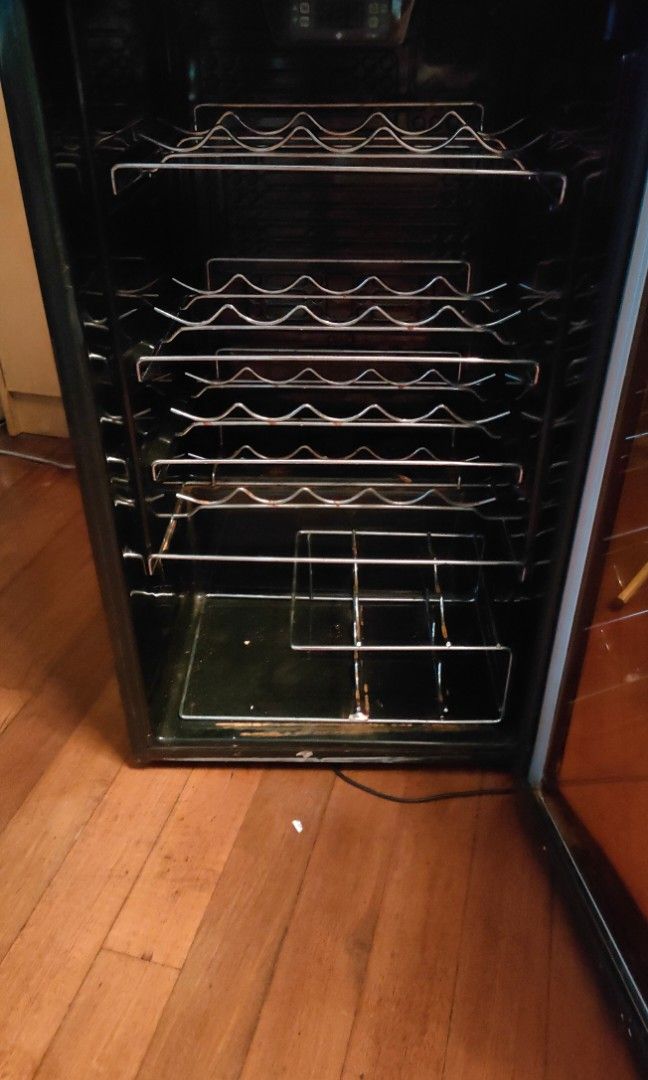 GE WINE CHILLER MODEL GWV045FARRBS, TV & Home Appliances, Kitchen