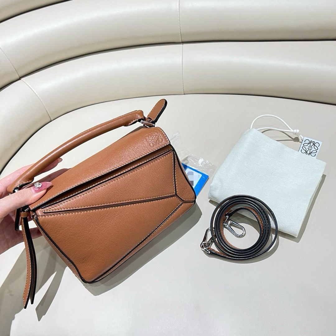 Loewe small shop puzzle tan