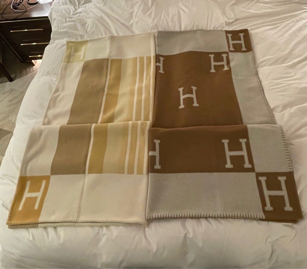 Avalon vibration throw blanket deals