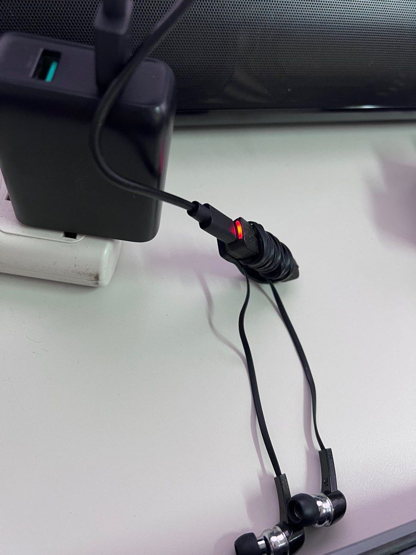 Ifrogz Summit Wireless Headset (Category: Headphones & Headsets) located in Muntinlupa City. Submitted by ms_shopph (Listing ID 1267699546, Image 2). Description: For Sale Ifrogz Summit Wireless Headset Item is used but in good working condition. Bluetooth with mic IPX-2 sweat resistance Comes with extra ear tips and fit wings No meet up, delivery via Lalamove or Grab c/o buyer. Payment via GCash..