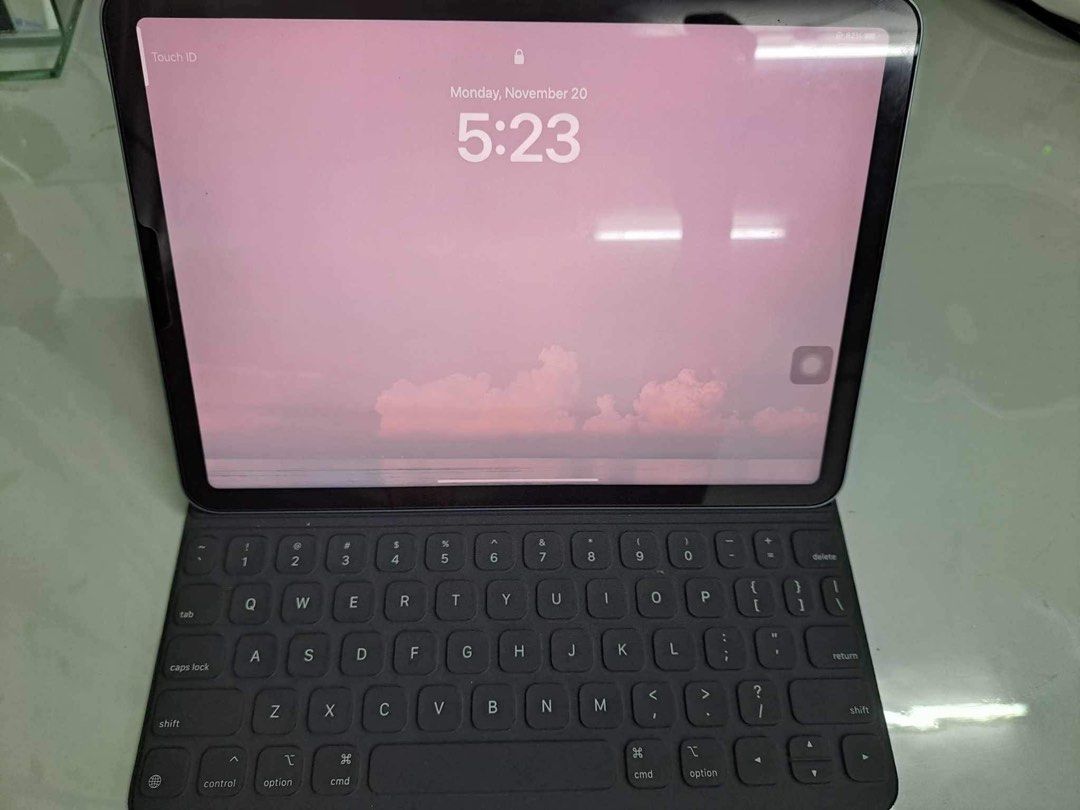 Ipad 4th Gen with keyboard & pen (Category: iPad) located in Taguig. Submitted by paulasbrandedpreloved (Listing ID 1267553989, Image 1). Description: iPad Air 4th Gen (Blue) 64gb Wifi Only With box USB- C Charger Inclusions: Original Smart Folio Keyboard Extra Casing (Blue) Goojodoq pencil.