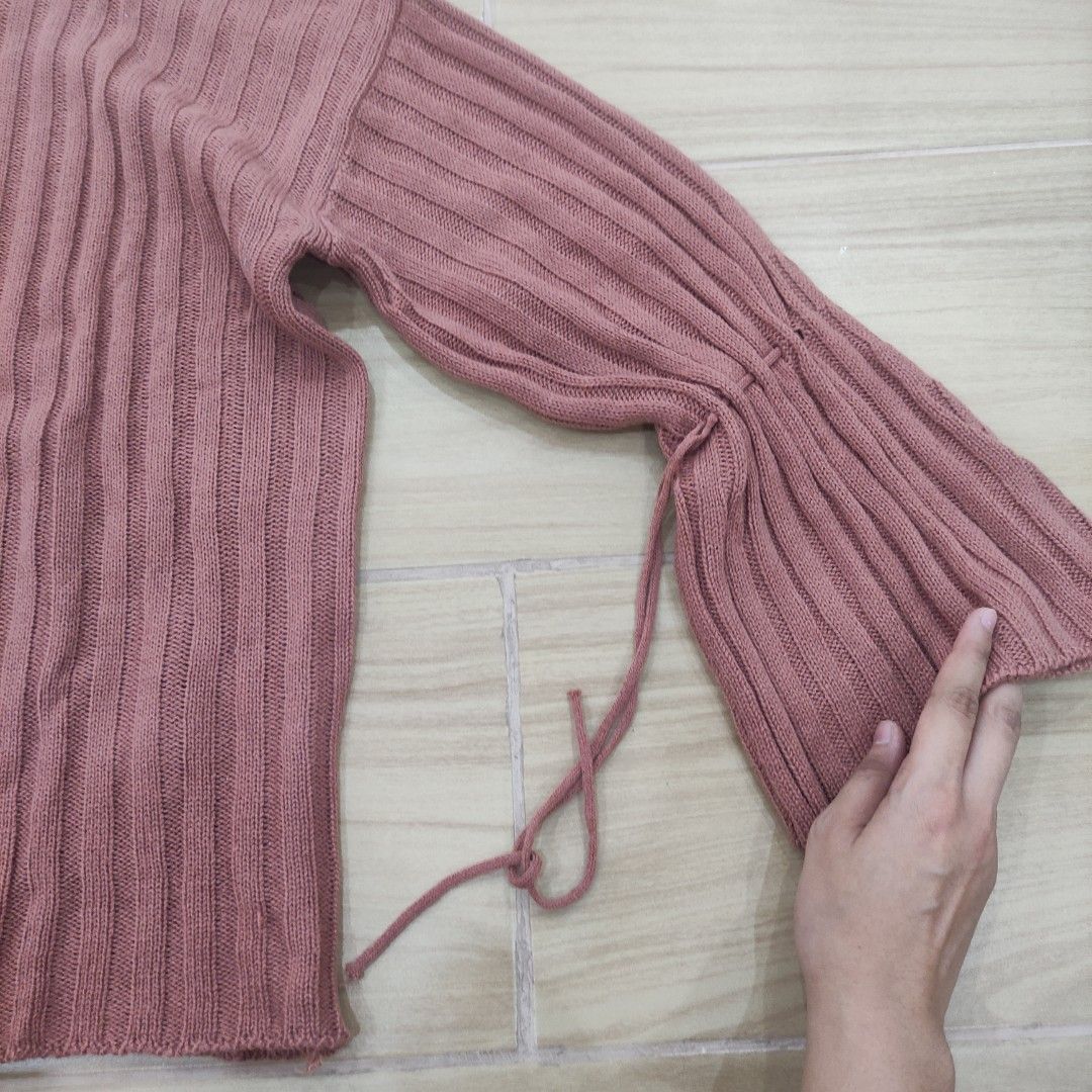 Korean Pink Knitted Sweater Unique Sleeves Drawstring (Category: Longsleeves) located in Quezon City. Submitted by hellovallieee (Listing ID 1267583761, Image 2). Description: never worn super cute unique sleeves rfs: decluttering ✨ payment thru Gcash or Maya only ✨ No COD ✨ can book thru lalamove or grab ✨ shipping fee shouldered by buyer ❗ pin location: Tower D Manhattan Heights.