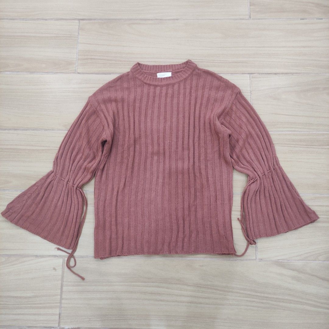 Korean Pink Knitted Sweater Unique Sleeves Drawstring (Category: Longsleeves) located in Quezon City. Submitted by hellovallieee (Listing ID 1267583761, Image 1). Description: never worn super cute unique sleeves rfs: decluttering ✨ payment thru Gcash or Maya only ✨ No COD ✨ can book thru lalamove or grab ✨ shipping fee shouldered by buyer ❗ pin location: Tower D Manhattan Heights.
