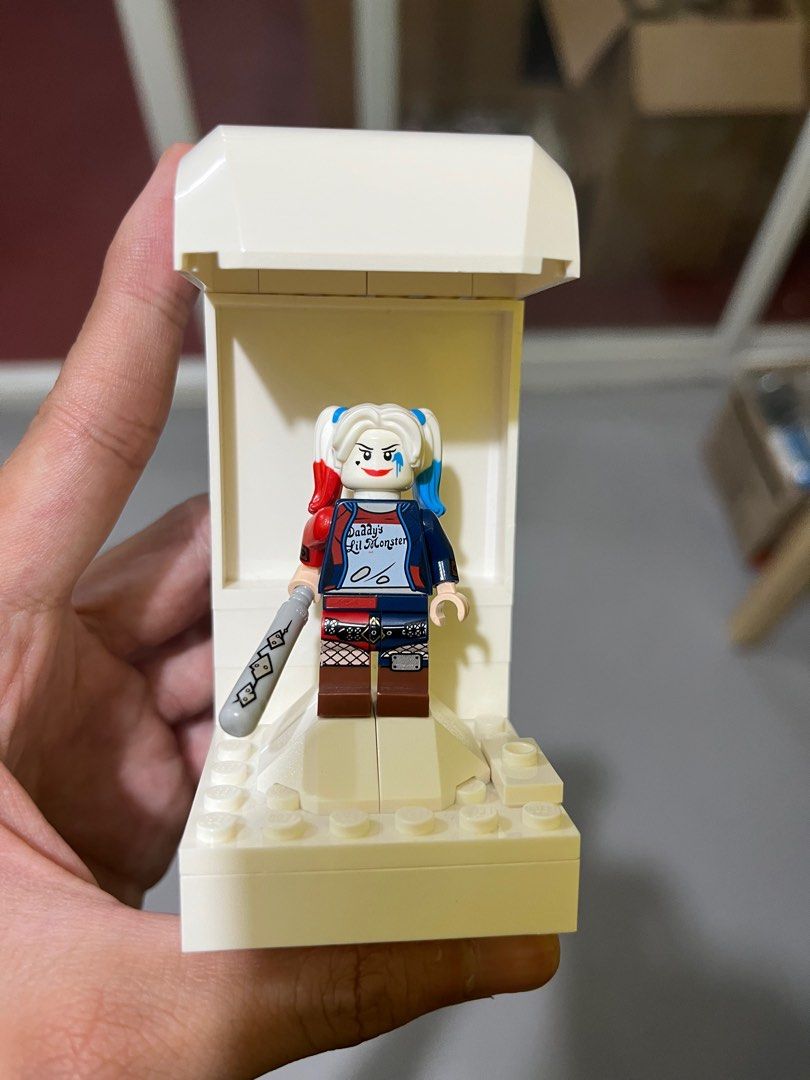 Lego apocalypseburg hotsell harley quinn