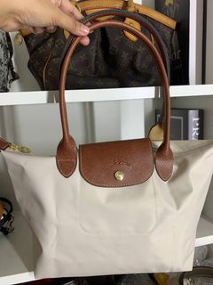 Longchamp Top Handle Paper Color
Made in France
Serial no
Button longchamp zipper ykk