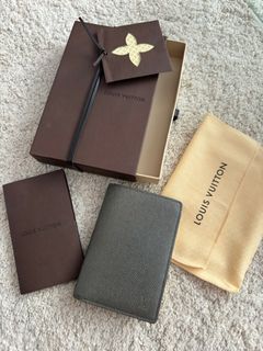 🍀Louis Vuitton Wallet & Passport Cover Card Holder Vivienne Holiday  Hollywood