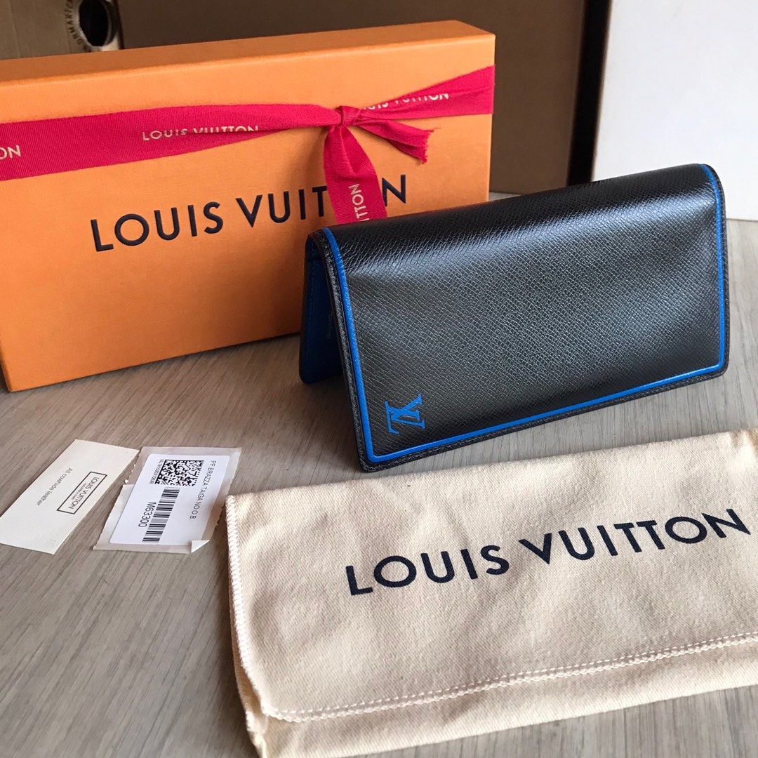 Louis Vuitton Multiple Wallet, Men's Fashion, Watches & Accessories,  Wallets & Card Holders on Carousell