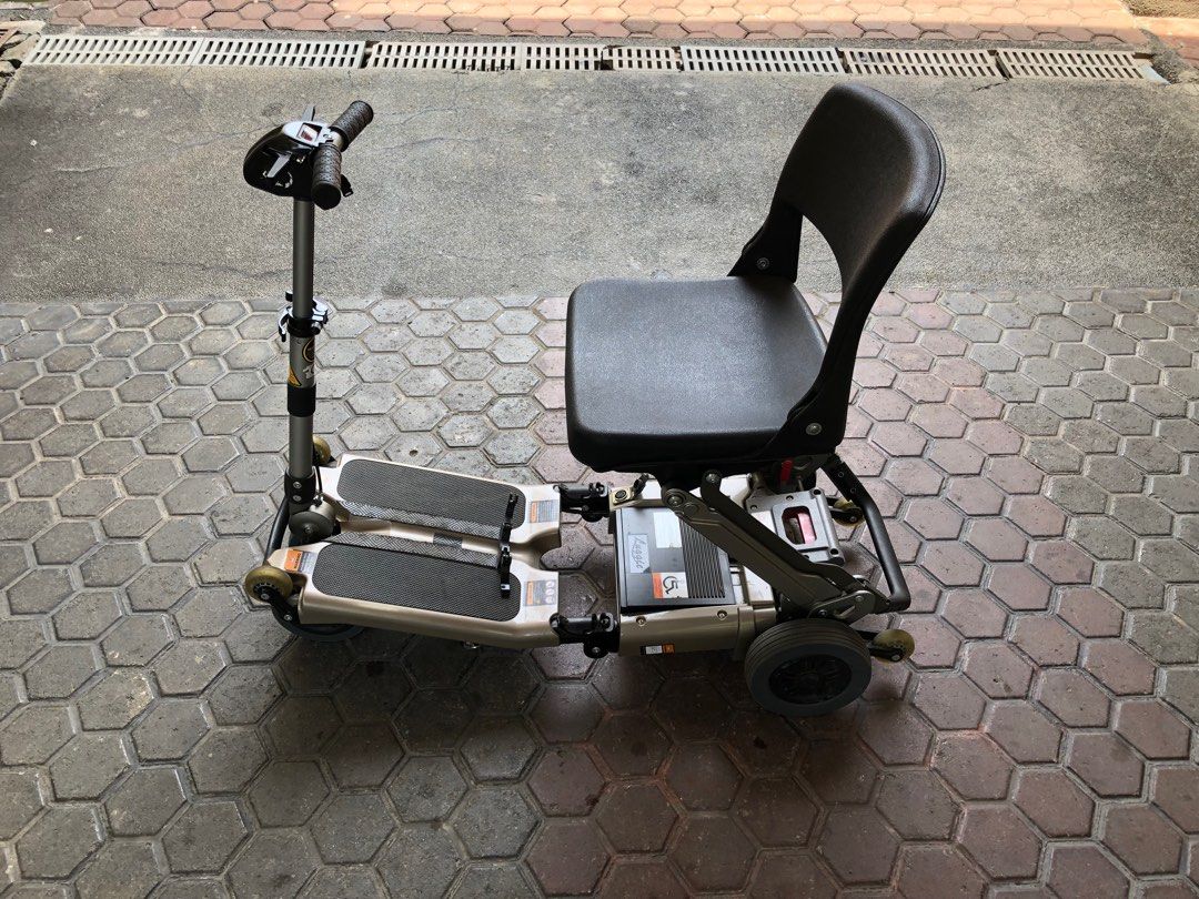 Luggie mobile scooter (Category: Wheelchairs) located in Quezon City. Submitted by zealshark_52bdf2 (Listing ID 1267551978, Image 1). Description: .