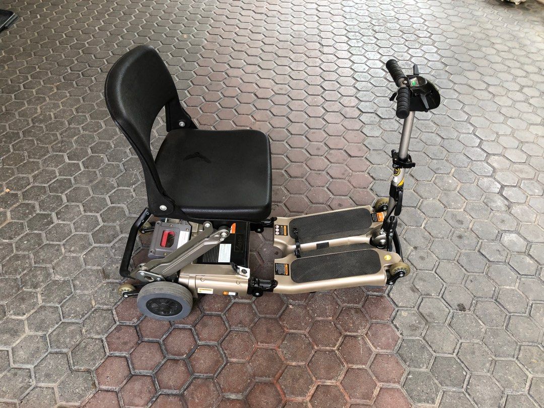 Luggie mobile scooter (Category: Wheelchairs) located in Quezon City. Submitted by zealshark_52bdf2 (Listing ID 1267551978, Image 2). Description: .