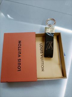NEW IN BOX LOUIS VUITTON “ SINGAPORE ” RED TRAVEL LUGGAGE TAG CHARM KEY  CHAIN