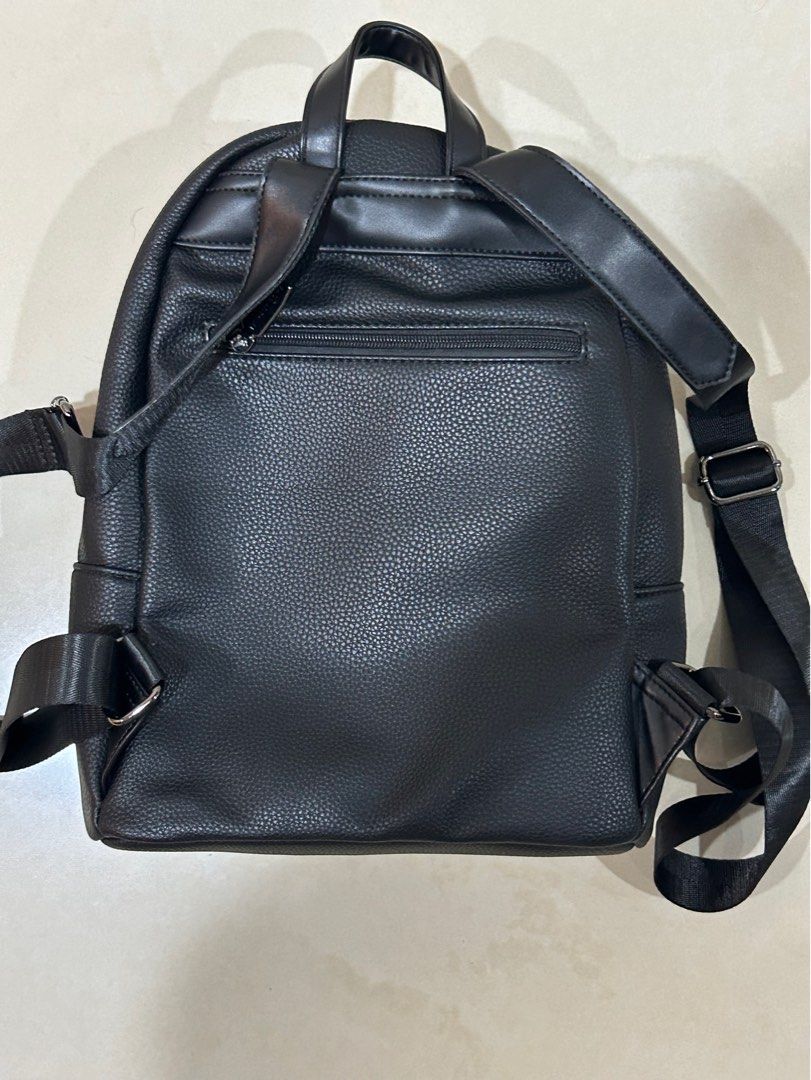 Medium size hotsell black backpack