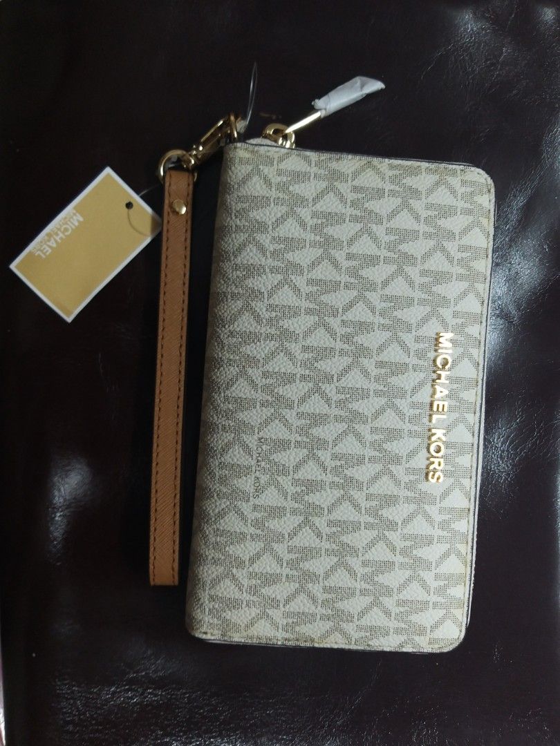 Michael Kors （分類：手袋及銀包）位於 Hong Kong。 由 carmenchung2011 提交（商品編號 1267685204，圖片 1）。簡介： 全新，長寬18 x 10cm。