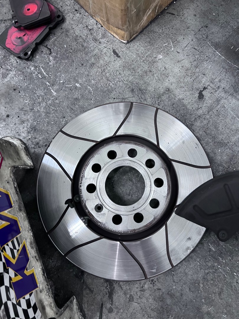 MK 6 jetta front caliper (STOCK), Car Accessories, Accessories on Carousell