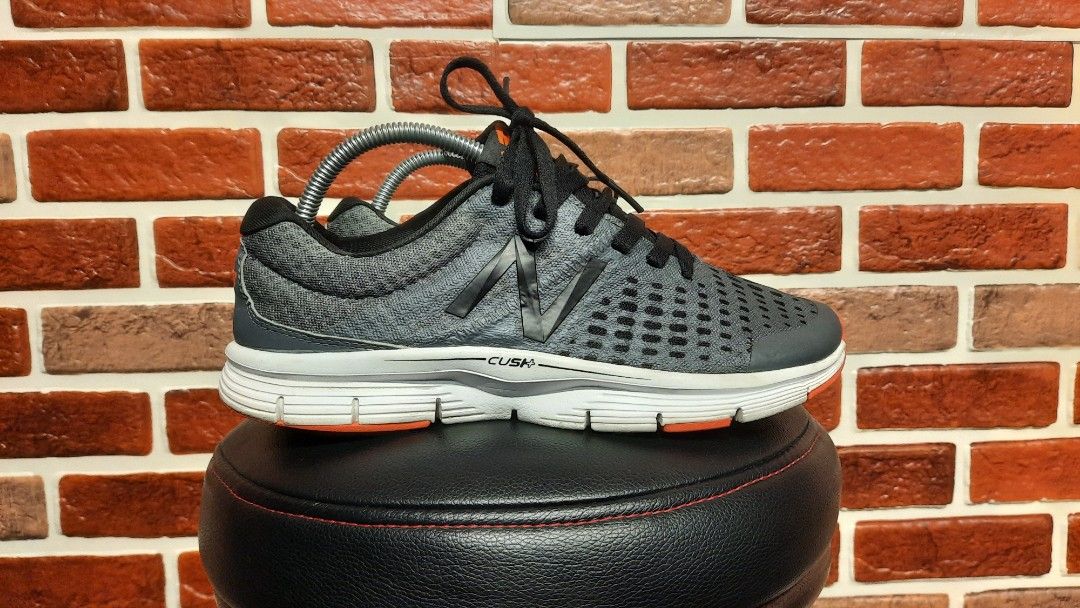 New Balance 775