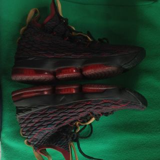 Lebron 15 red and green hot sale