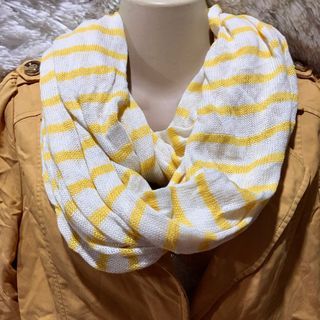 Old Navy knitted neck scarf/ warmer