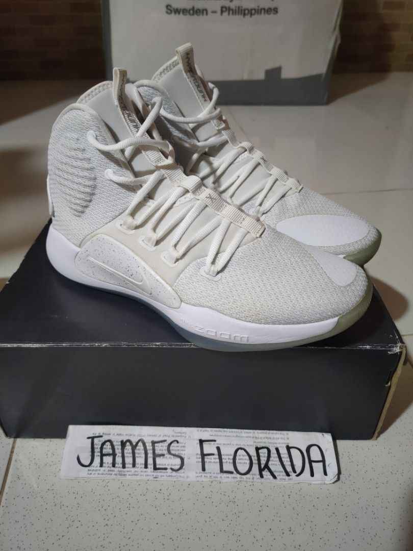 Original Nike Hyperdunk X 'White Ice ' (Category: Sneakers) located in Lapu-Lapu City. Submitted by jamesflorida0007 (Listing ID 1267660453, Image 3). Description: Nike Hyperdunk X EP 'White Ice' Size 9.5 Slightly used. No drags No heeldrag Original/Authentic 💯 Check detailed pic to appreciate the shoes For 3,200 firm❗(FREE SHIPPING NA DOOR TO DOOR) Ship ko din agad bukas through Jrs express ⚠️ Money back if proven fake ⚠️You can vouch me first 