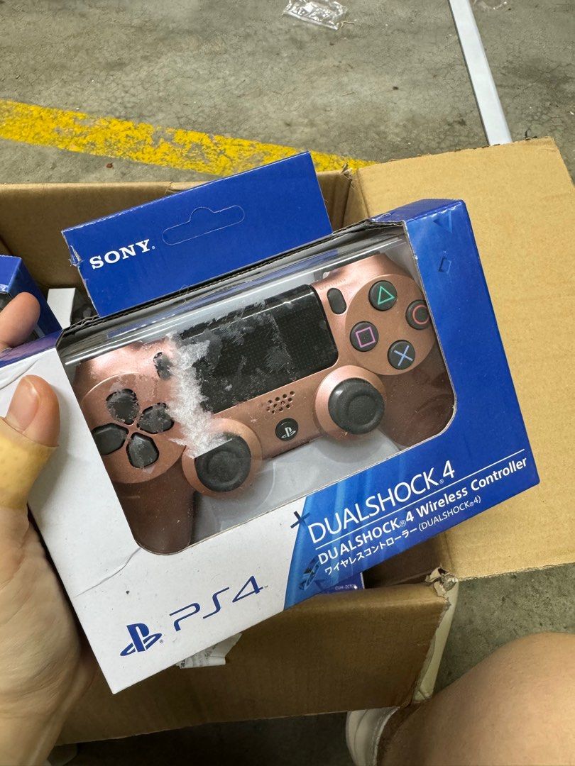 Sony ps4 hotsell rose gold controller