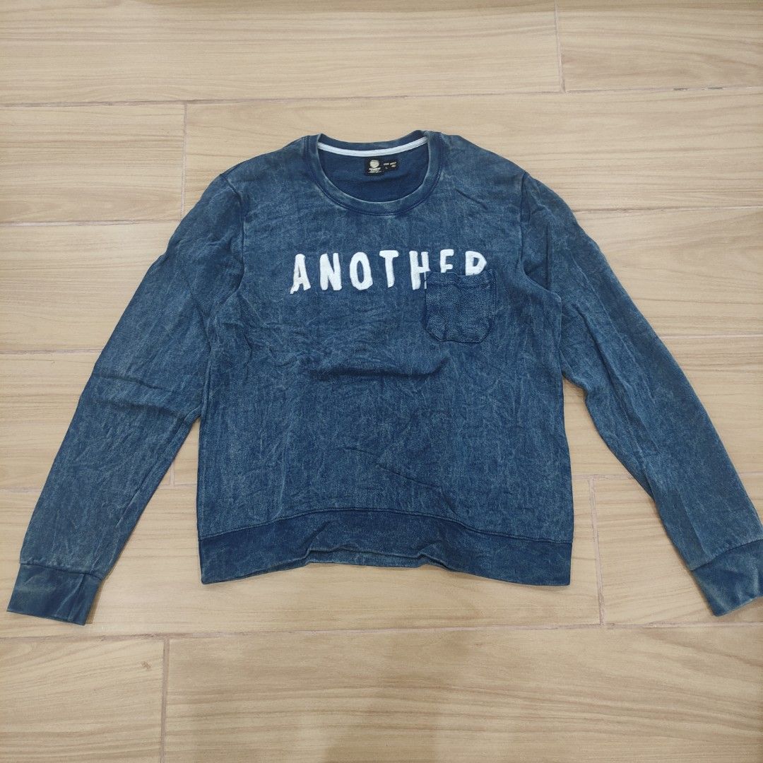 Pull&Bear Blue Acid Wash Sweater Long Sleeves (Category: Hoodies) located in Quezon City. Submitted by hellovallieee (Listing ID 1267584180, Image 1). Description: rfs: decluttering ✨ payment thru Gcash or Maya only ✨ No COD ✨ can book thru lalamove or grab ✨ shipping fee shouldered by buyer ❗ pin location: Tower D Manhattan Heights.