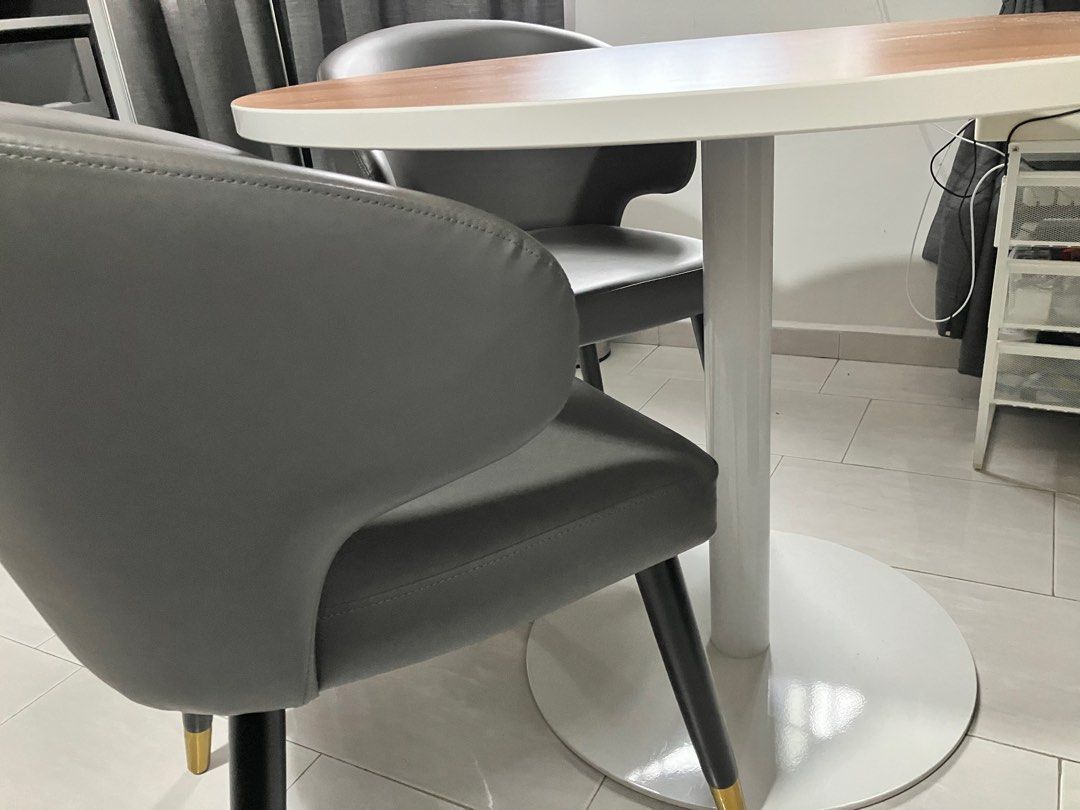 Round Table (Category: Tables & Sets) located in Singapore. Submitted by nikrouz (Listing ID 1267585536, Image 3). Description: .