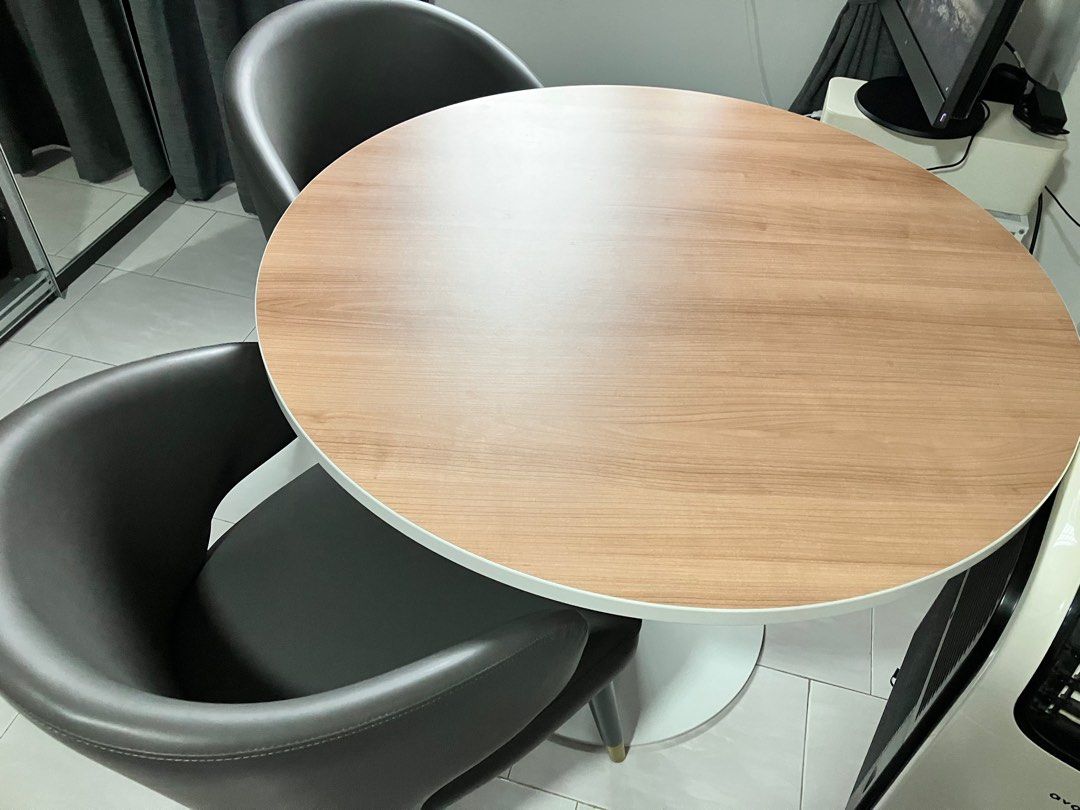 Round Table (Category: Tables & Sets) located in Singapore. Submitted by nikrouz (Listing ID 1267585536, Image 2). Description: .