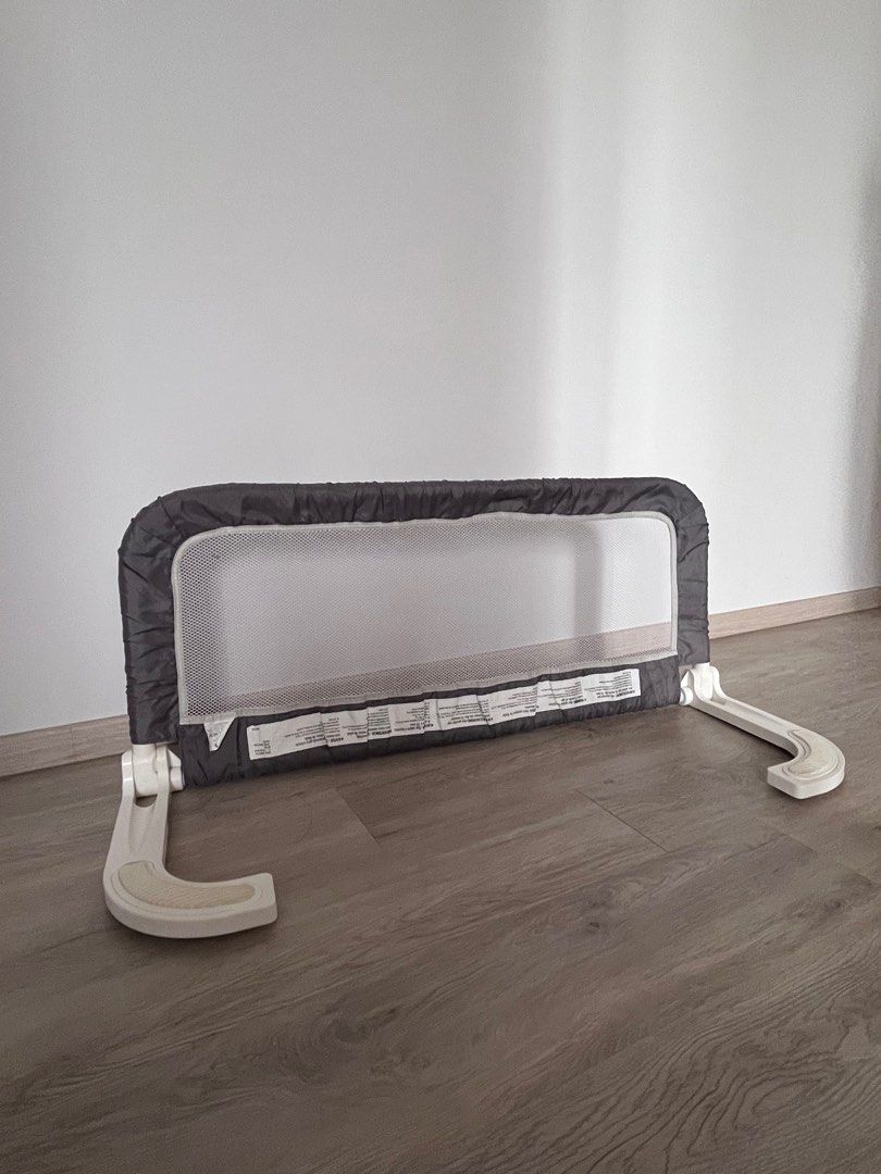 Safety 1st Bed Guard adjustable portable , Babies & Kids, Baby Nursery