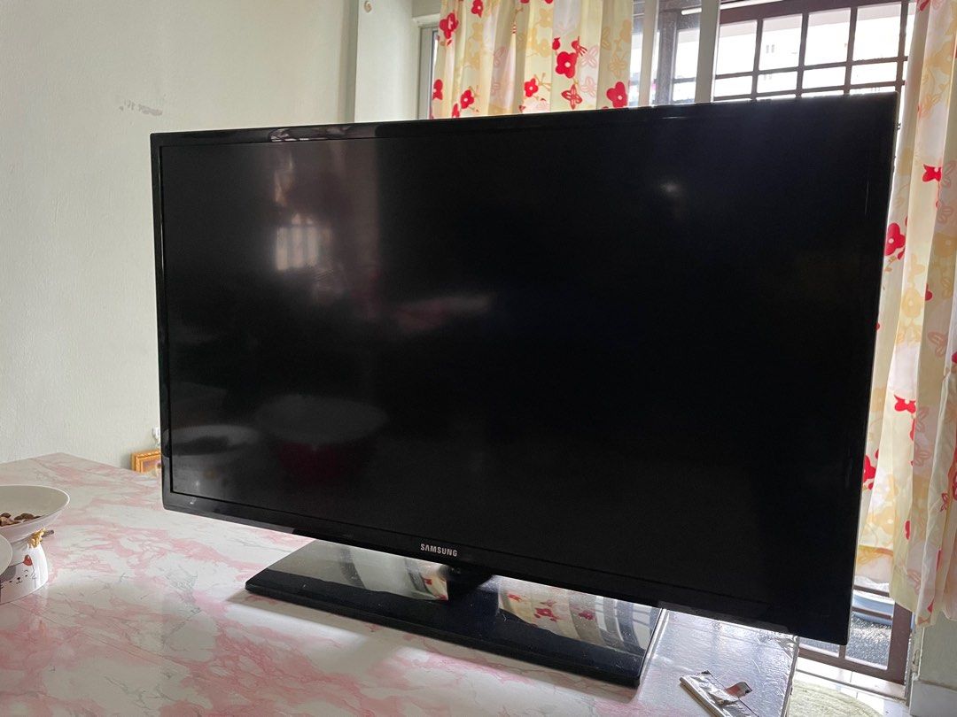Samsung Flat Screen TV, TV & Home Appliances, TV & Entertainment, TV on