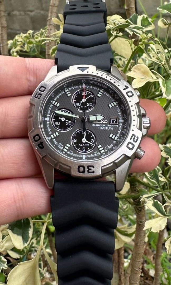 Seiko chronograph titanium 100m discount 7t62